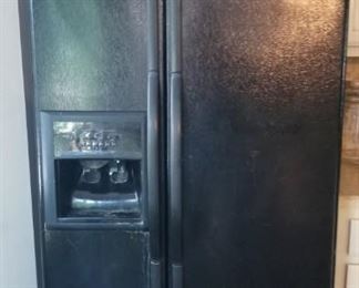 Kenmore side-by-side fridge, manufactured in 2002, model 53559200, serial # SM16134948