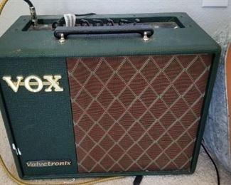 Vox Valvetronix vt20x guitar amplifier