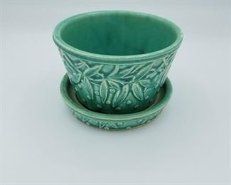 McCoy pottery - small planter (about 1/2 quart)