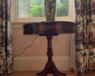 Heldense Exclusive Leather Top Stand