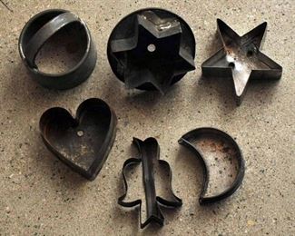 ANTIQUE TIN COOKIE CUTTERS 