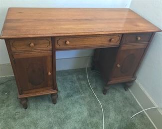 Harry desk