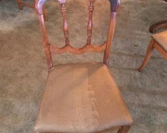 Harry dining table chair