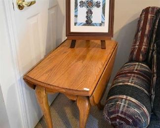 DROP LEAF ACCENT TABLE