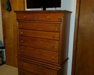 Great flat screen TV and a LARGE chest of drawers