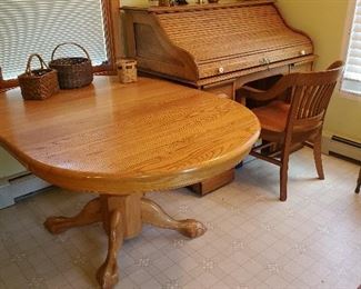 Oval Oak table, no leaf, no chairs