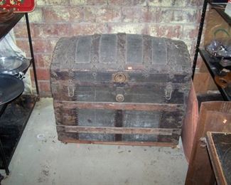 OLD CAMEL-TOP TRUNK