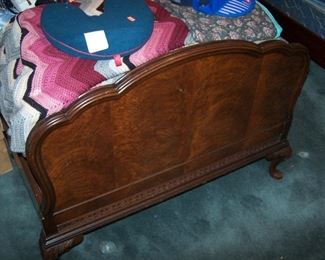 DETAIL OF THE FOOT BOARD OF THE TWIN BEDS