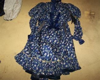 FLOWERED VICTORIAN DRESS