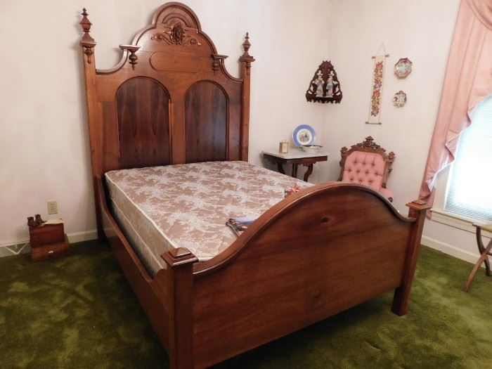 Immaculate Eastlake Bed