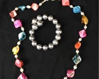 Cultured Freshwater Pearls and Dyed Shells