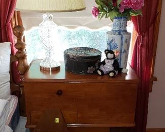 night stand/chest