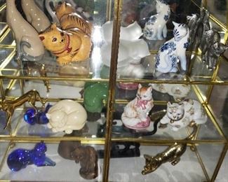 Franklin Mint cat collection in glass case