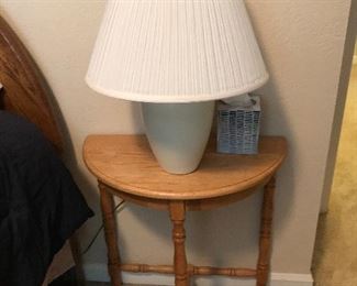 1/2 round table w/lamp