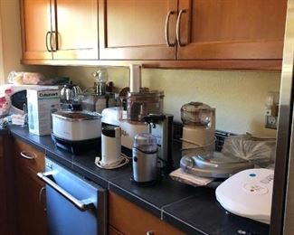 Kitchen: Cookware, Coffee Maker,