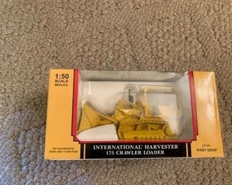#55		International Harvestor 175 Crawler loader new in box	 $40.00 

