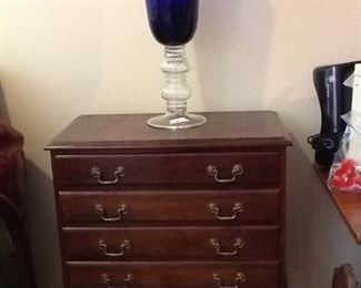 Mahagony silver chest that is dove tailed and the drawers are felt lined. This is a lovely piece! 