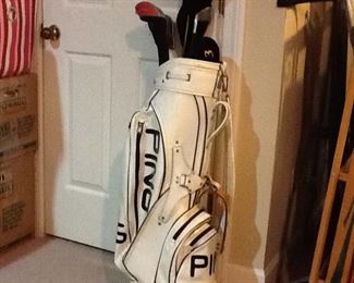 Gulf bag and some clubs