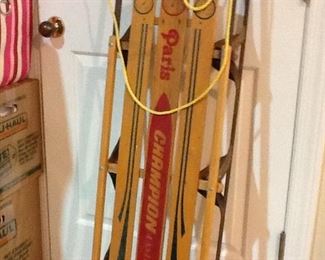 Paris Champion sled in like new condition