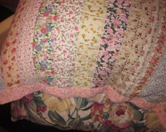 Linens/Bedding/Tableware
Quilts/Quilting