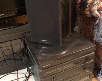 Magnavox component stereo system with speakers