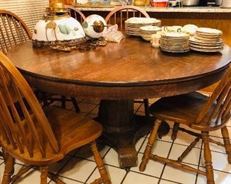 Antique tiger oak round dining table with leaves and table protector excellent condition