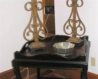 Hooker End table with Two lamps
