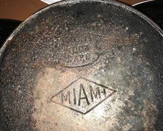 Cast iron pan 