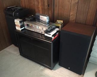 Yamaha NS-690 speakers