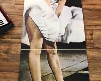 Large fold-able picture of Marilyn Monroe