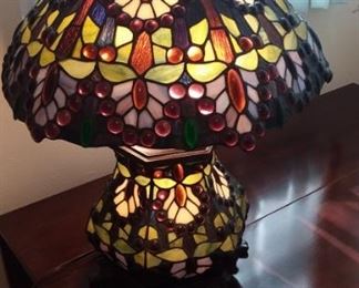 Lots of heavy Tiffany style lamps