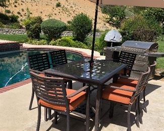 Sunbrella fabric on outdoor table, chairs and unbrella set in excellent condition