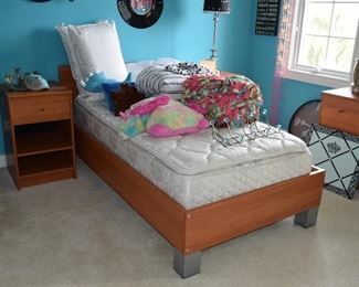 Twin Bedroom Set, Mattress, Pillows, Home Decor