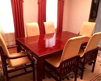 Beautiful Dinning Room Table with 5 chairs. Like new !