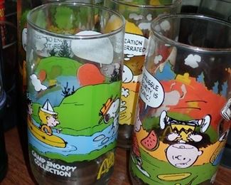SNOOPY / CHARLIE BROWN VINTAGE DRINKING GLASSES