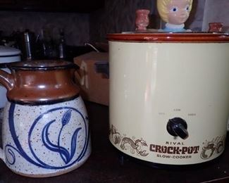 CROCK POTS / POTTERY