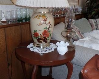 ROUND TABLE / LAMP / KERO LAMP/ LOTS OF GLASSES
