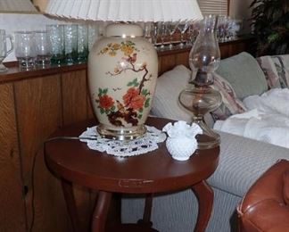 ROUND TABLE / LAMP / KERO LAMP/ LOTS OF GLASSES