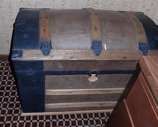 ROUND TOP TRUNK