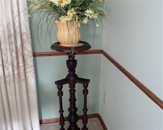 TURNED LEGGED PLANT STAND