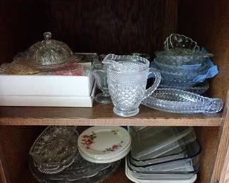 LOTS OF GLASSWARE / BAKING DISHER
