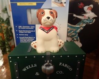 WELLS FARGO CHEST & DOG BANK