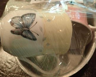 LENOX BUTTERFLY MUGS (4)