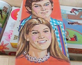 VINTAGE GAMES & TOYS - THE WALTONS PAPER DOLLS