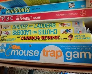 VINTAGE GAMES & TOYS  --  FLINTSTONES - A B C ALPHABET GAME - CHUTES AND LADDERS - MOUSE TRAP GAME