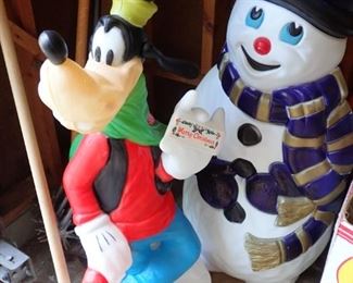 DISNEY CHRISTMAS LIGHT UP LAWN DECOR