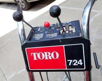 TORO 724 SNOW BLOWER