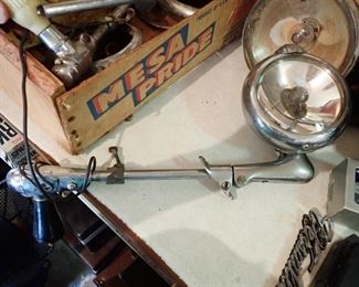 ASSORTED VINTAGE CAR PARTS / LIGHTS ETC