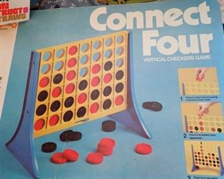 VINTAGE GAMES & TOYS  - CONNECT FOUR