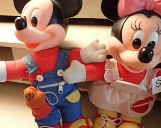 WALT DISNEY PLUSH 